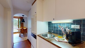 Kühlschrank, Ofen, Herdplatte, Geschirrspüler