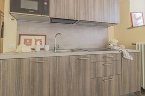 Kühlschrank, Mikrowelle, Geschirrspüler