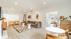 TV - Bella BAY 1 Downstairs - Prime Location - Holiday Yamba (Yamba)