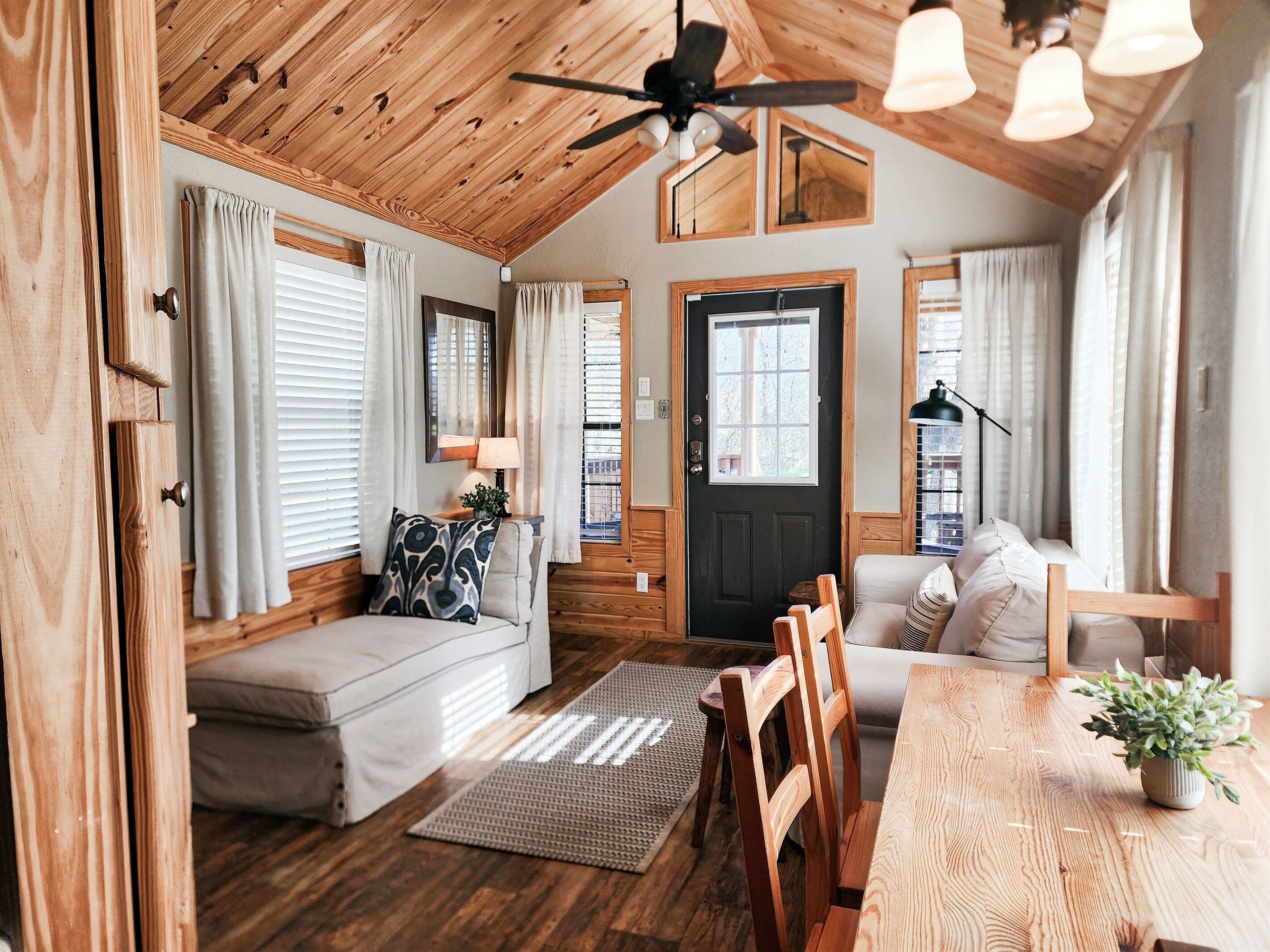 Smart-tv och eldstad