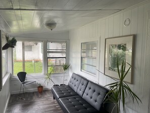 Living area - Spacious Historic 3 Bedroom with On site Parking (Jacksonville)