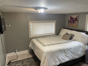 Room - Spacious Historic 3 Bedroom with On site Parking (Jacksonville)