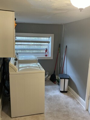 Interior - Spacious Historic 3 Bedroom with On site Parking (Jacksonville)