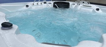 ♥︎Hot Tub, Newly refurbished 4 bed, Dog friendly.