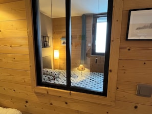 2 Schlafzimmer, Bügeleisen/Bügelbrett