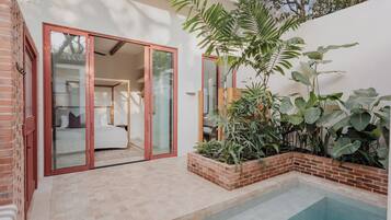 Outdoor pool, pool loungers