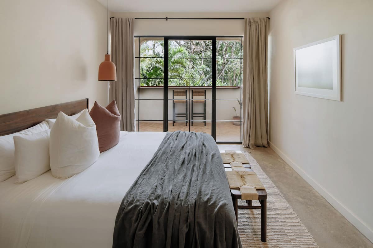 Room, 1 King Bed | Premium bedding, down duvets, pillow-top beds, in-room safe