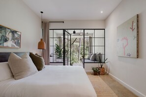 Jungle Room | Premium bedding, down comforters, pillowtop beds, in-room safe