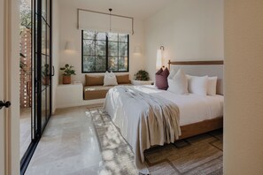 One Bedroom Villa with Private Pool | Sengetøy av topp kvalitet, dundyner, senger med overmadrass og minibar