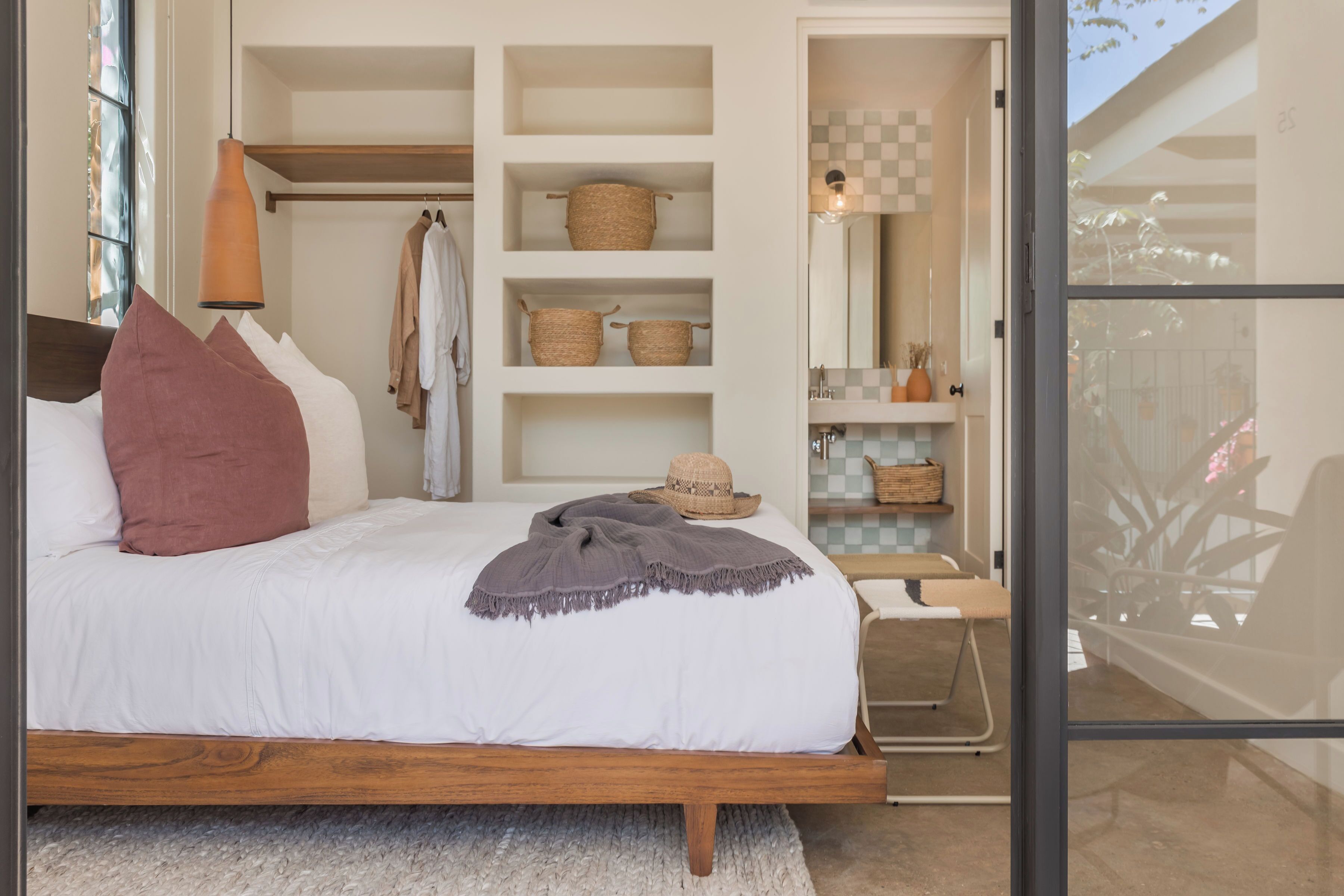 เครื่องนอนระดับพรีเมียม, ผ้านวมขนเป็ด, เตียงพร้อมฟูกเสริมที่นอน