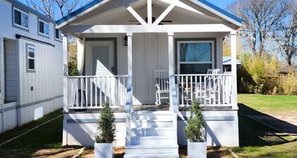 "The Suite" w/ King Bed - By The San Marcos River