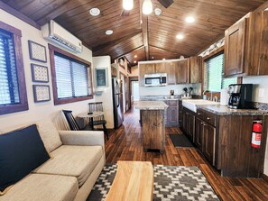 Televisión y chimenea 