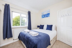 2 bedrooms, iron/ironing board, free WiFi, bed sheets - Newly Launched 2 Bed Home ~ Dagenham ~London with Free Wifi &Off -Street Parking (Dagenham)