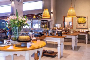 Desayuno bufé gratuito y diario