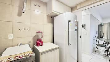 Apartemen Basic | Dapur pribadi | Lemari es, microwave, oven, dan blender