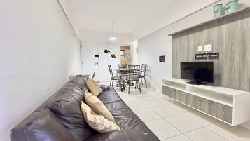 Basic Apartment | Living area