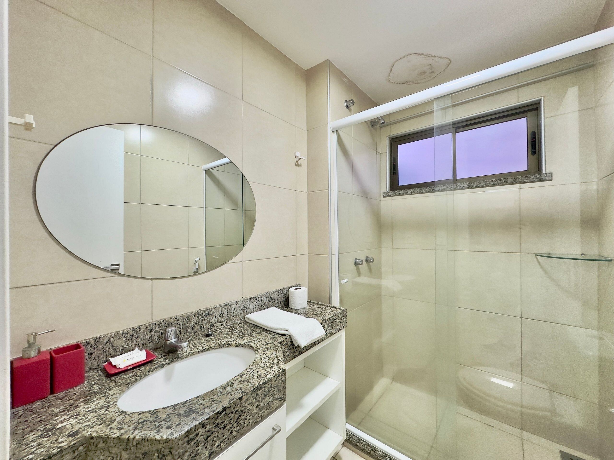 Basic Apartment | Bathroom