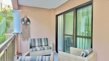 Basic Apartment | Terrace/patio