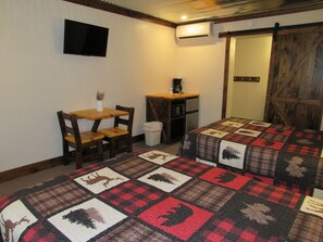 1 bedroom, free WiFi, bed sheets - Lynnhurst Resort - Motel Unit 7 Sleeps 4 Jet Ski Rental Available! (Murray)