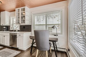 Paper towels, dining tables
