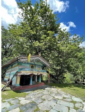Exterior - A Himalayan wood house (Taknaur Renge)