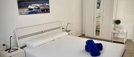 1 chambre, fer et planche à repasser, accès Internet, draps fournis