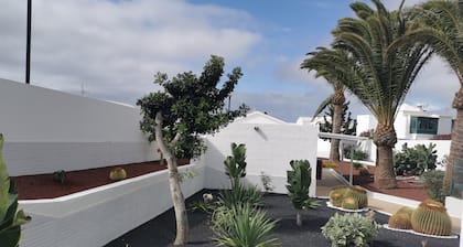 Apartamento estudio una habitación con balcón.