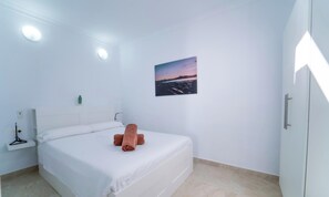 1 bedroom, iron/ironing board, WiFi, bed sheets - One bedroom apartment with terrace. (TAHICHE)