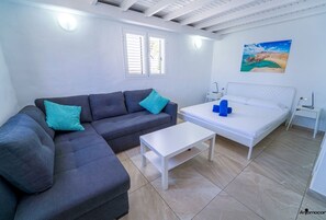 1 chambre, fer et planche à repasser, Wi-Fi, draps fournis