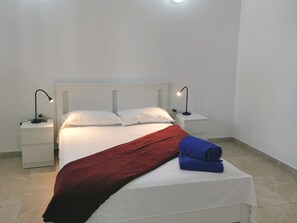 1 chambre, fer et planche à repasser, Wi-Fi, draps fournis