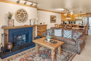 电视、壁炉、办公室