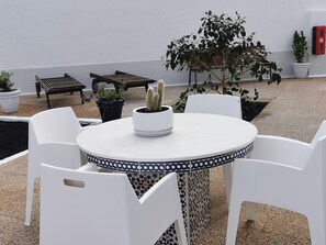 Outdoor dining - Two bedroom apartment with double beds (TAHICHE)