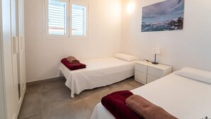 2 soverom, strykejern/-brett, internettilgang og sengetøy