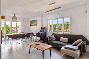 TV, fireplace, streaming services - Vacation Home 'Villa Santa Lucia' with Private Pool, Terraces and Wi-Fi (Calvia)