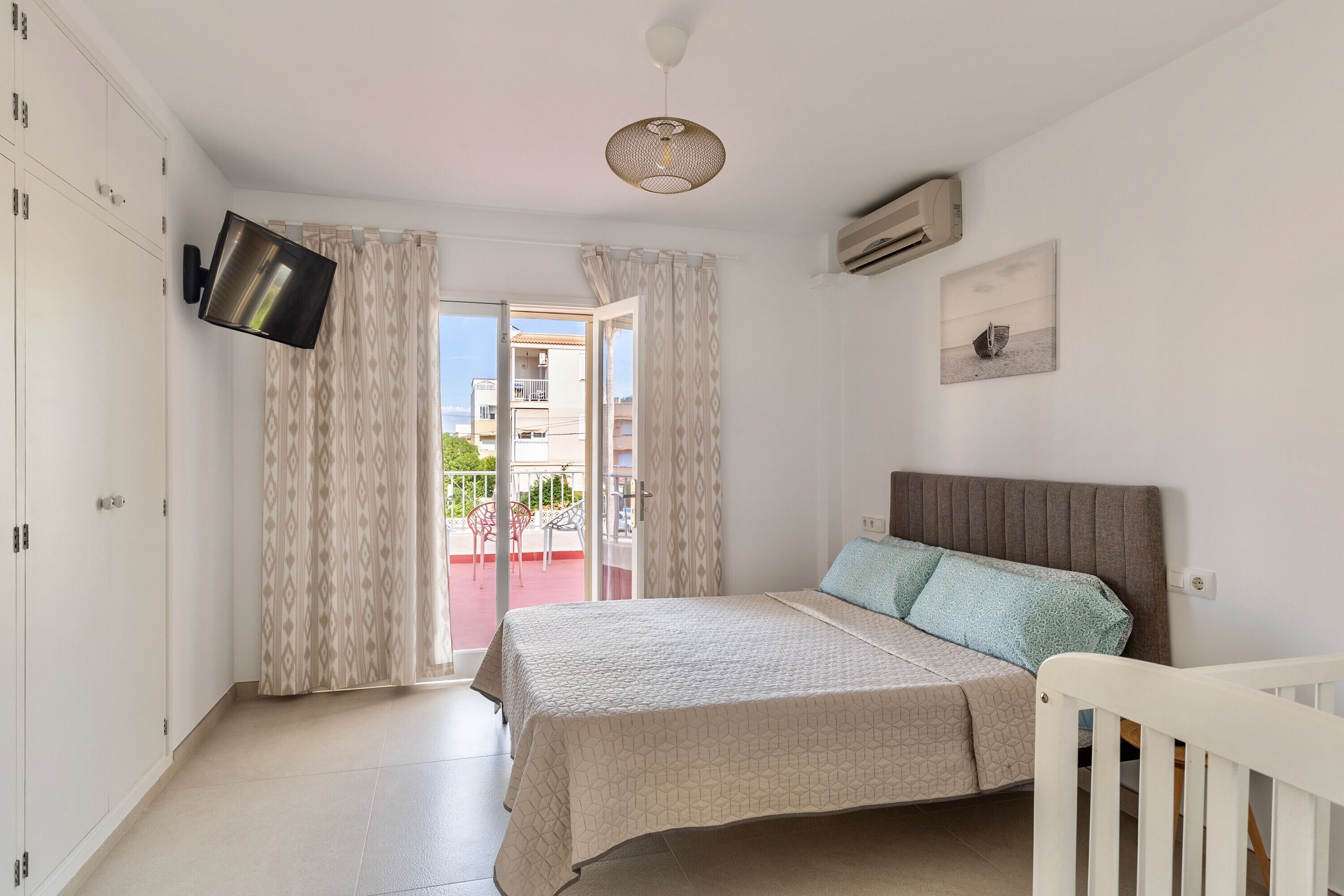 3 chambres, fer et planche à repasser, Wi-Fi gratuit, draps fournis