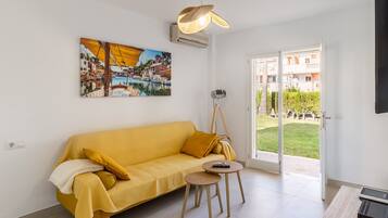 TV, fireplace, streaming services