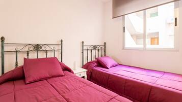 2 slaapkamers, een strijkplank/strijkijzer, gratis wifi, beddengoed