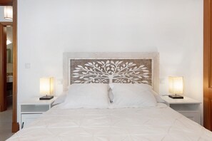 2 bedrooms, iron/ironing board, free WiFi, bed sheets - Vacation Home 'Alpispa' with Balconies & Wi-Fi (Arrecife)