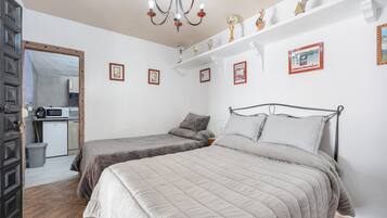 4 chambres, fer et planche à repasser, Wi-Fi gratuit, draps fournis