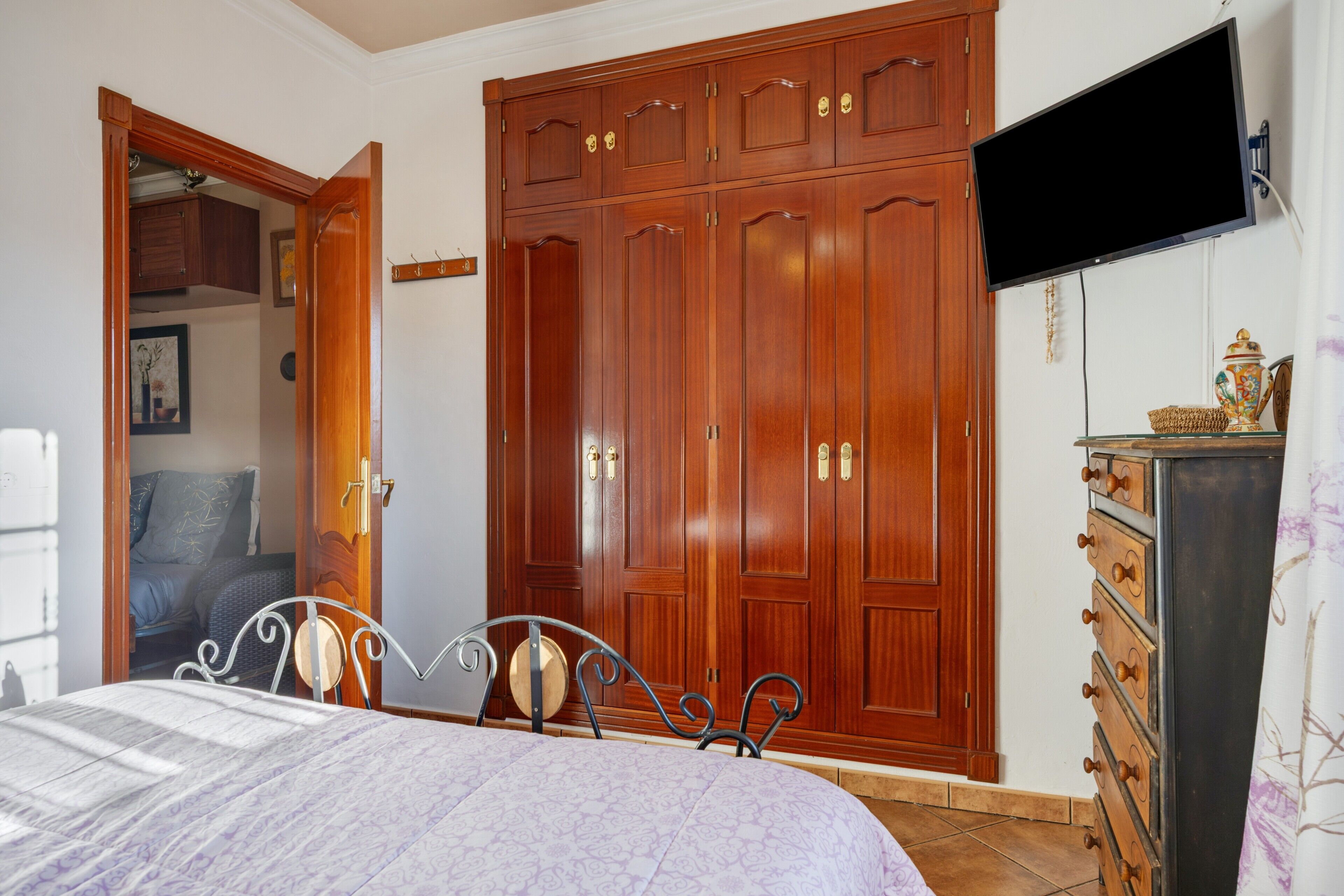 4 bedrooms, iron/ironing board, free WiFi, bed sheets