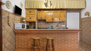 Een koelkast, een magnetron, een kookplaat