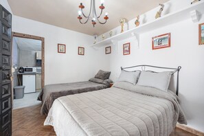 4 室のベッドルーム、アイロン / アイロン台、WiFi (無料)、ベッドシーツ