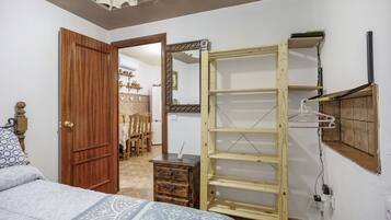 4 dormitorios, tabla de planchar con plancha, wifi gratis y ropa de cama