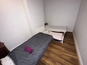 2 bedrooms, iron/ironing board, WiFi, bed sheets - Bolsover Castle View (Bolsover Chesterfield)