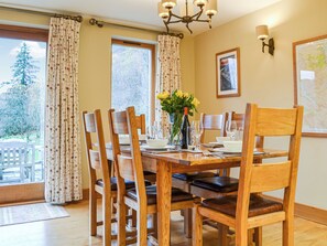 Dining - 3 bedroom accommodation in Keswick (Keswick)