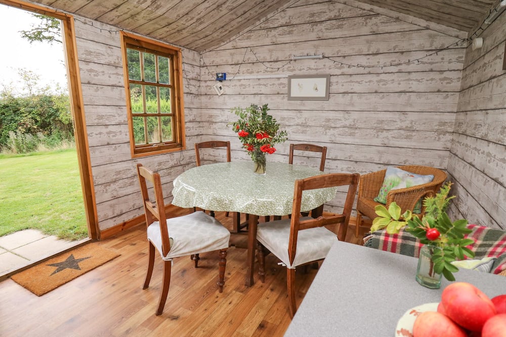 Sweet Briar Shepherds Hut - Bwlch