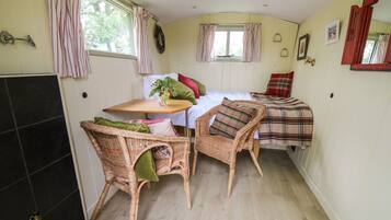1 bedroom, individually decorated, individually furnished