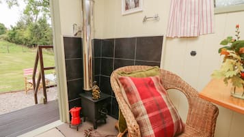 1 bedroom, individually decorated, individually furnished