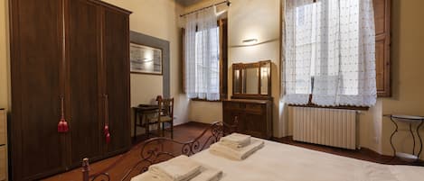 Classic-Apartment | 1 Schlafzimmer, hochwertige Bettwaren, Daunenbettdecken