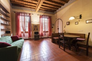 Classic Apartment | Living area | 32-inch flat-screen TV with digital channels, TV - Giglio Classic by Mmega (Florence)